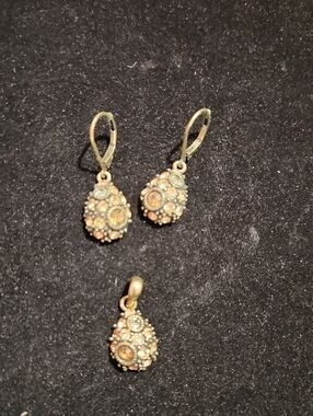 Lia Sophia Gold-Tone Peach Cluster Teardrop Earrings and Pendant Set